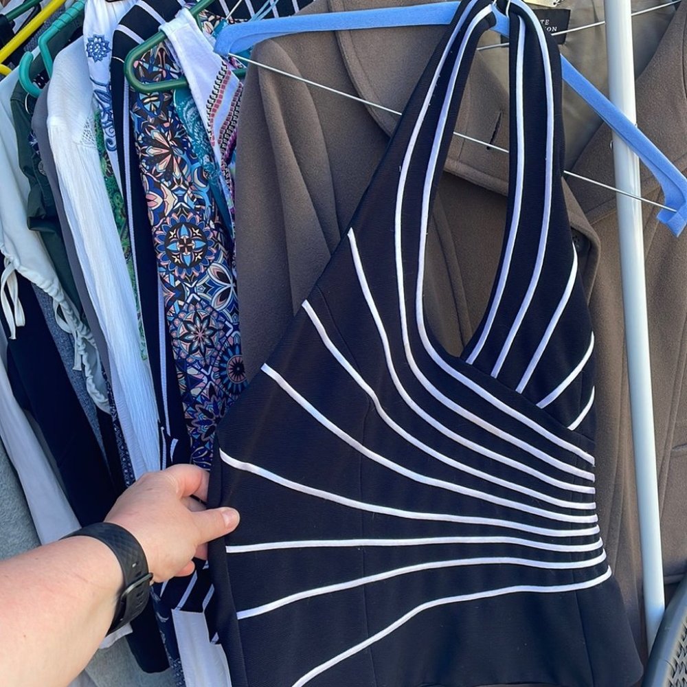 ⭐️Host Pick⭐️ BELLESSA halter top with corset piping - Picture 3 of 5
